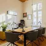 Boogas House -