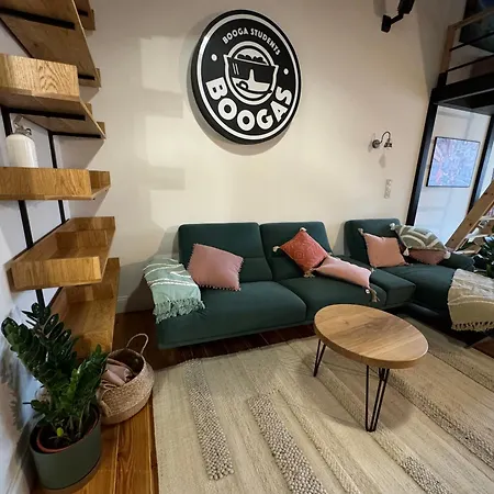 Boogaloft Hostel *