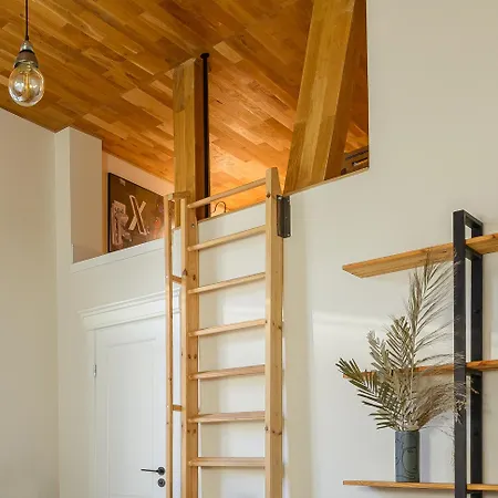 Boogas House - *