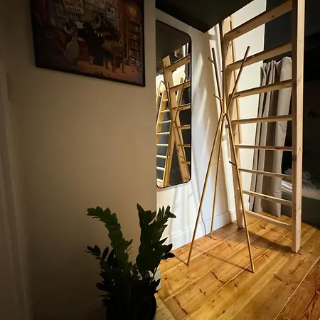 Boogaloft Hostel *