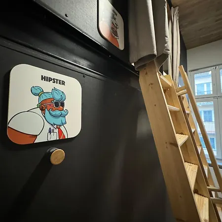 Boogaloft Hostel *